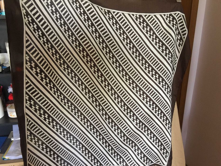 Дамски шал Emanuel Ungaro