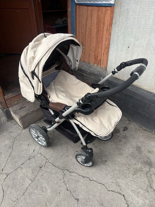 Продам кроватку и коляску детскую.