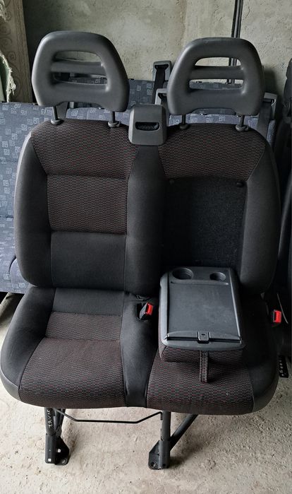 Banchetă Ford Transit 3 locuri diferite banchete Față Iveco 2 locuri