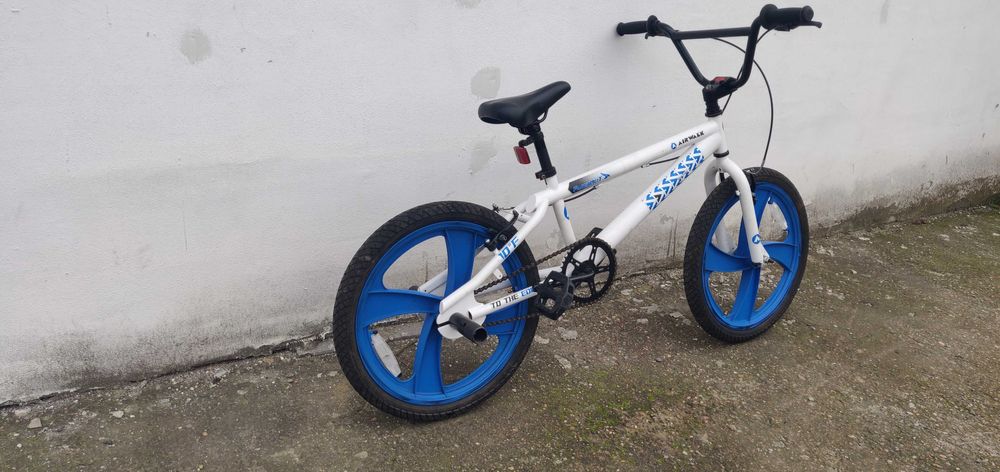 Bicicleta Bmx cu roti de 20 inch