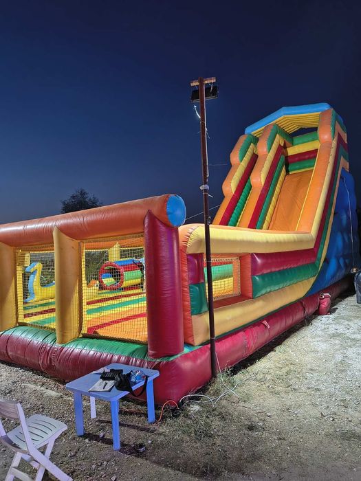 Надуваемо съоръжение- батут пързалка