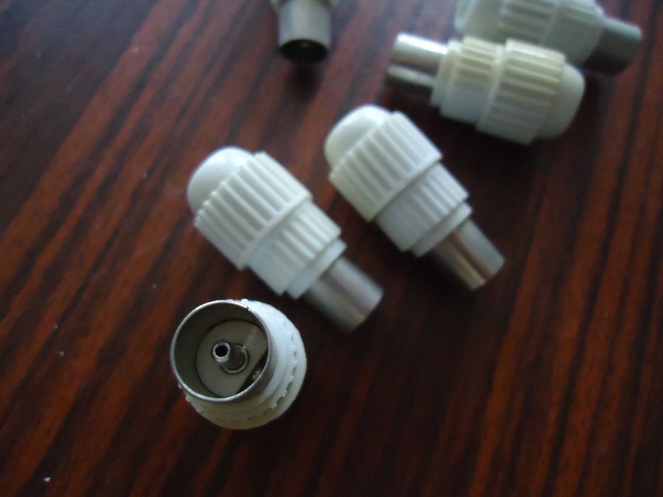 Букси за телевизор, букси за кабел, конектор, гумен банан щекер.