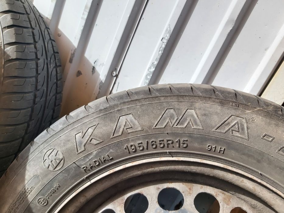 Продам шины с дисками R15