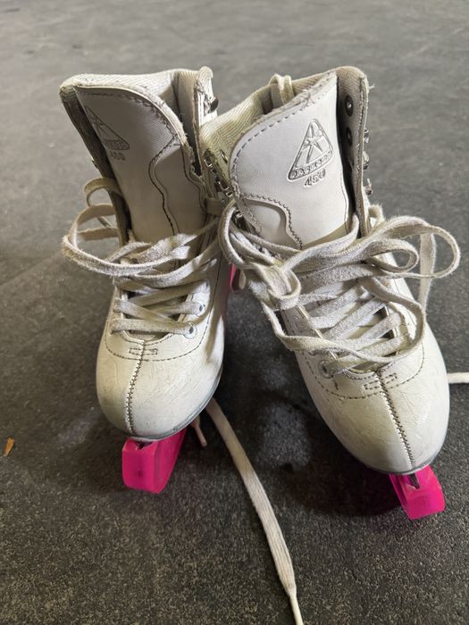 Продам коньки для фигурного катания