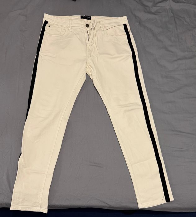 Бели дънки Bershka - 42 номер