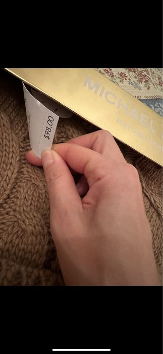 Michael Kors комплект от шал и шапка с табелка с лого