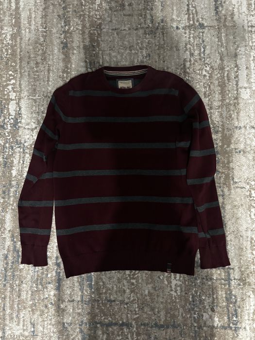 Брендовая кофта красная в полосу