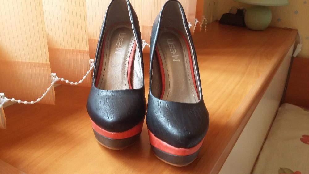 Дамски обувки на висок ток
