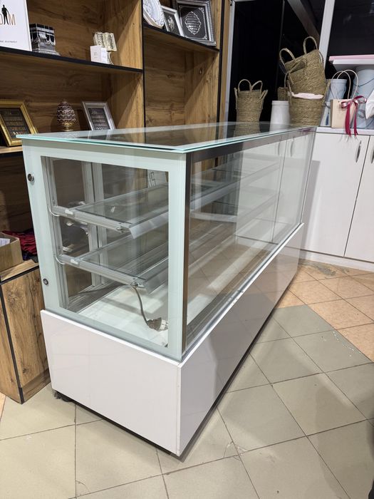 Кондитерский холодильник
