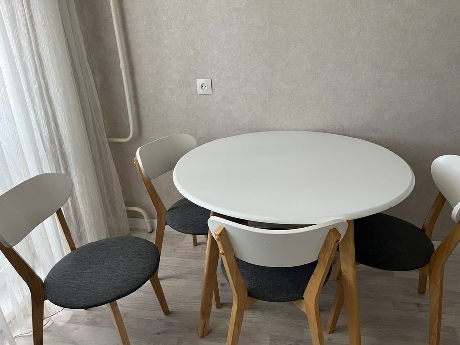 Продаётся кухонный стол