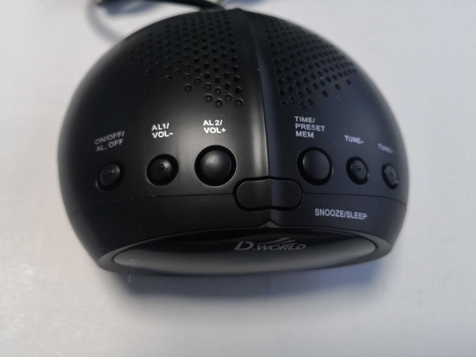 Ceas de birou cu radio si alarma