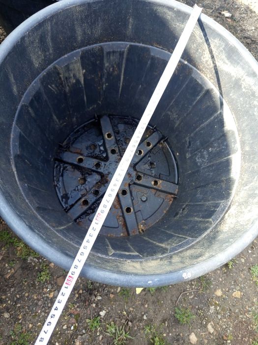 Големи пластмасови  саксии