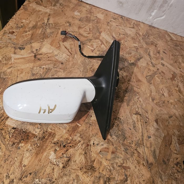 Огледало ляво за ауди а4 б8