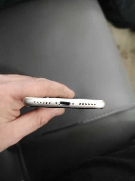 Продам или обмен IPhone SE 2020