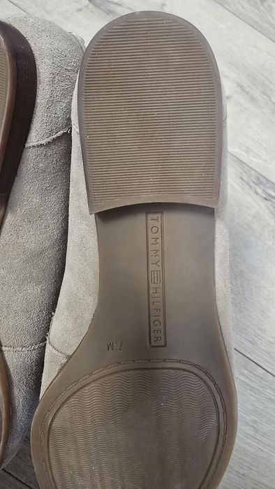 Нови оригинални мокасини Tommy Hilfiger.
Естествен велур. Размер 7.5.
