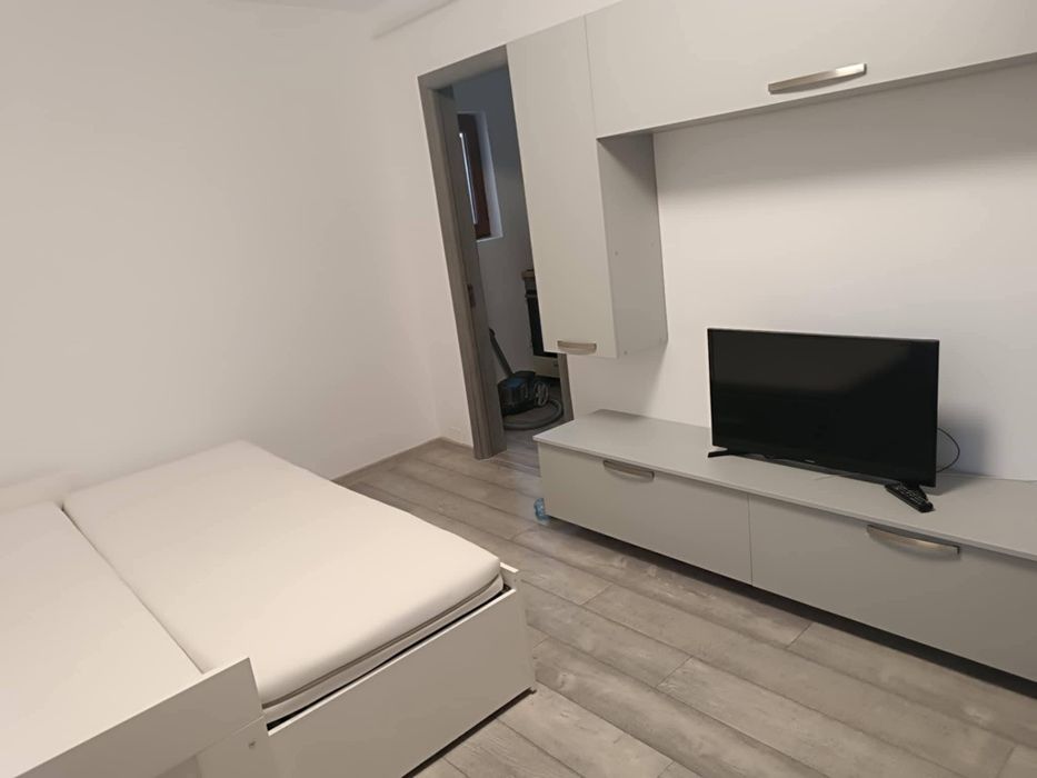 Închiriez garsonieră in HCC