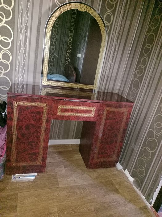 Гарнитур сатылады 100000