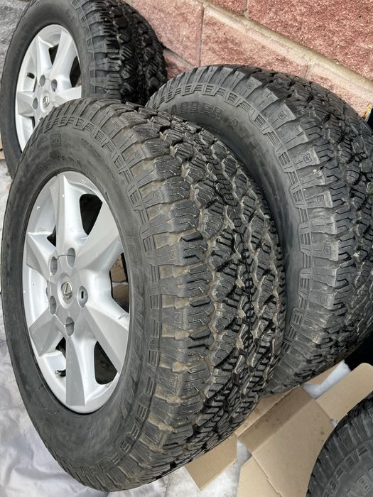 Комплект резины с дисками. 285/60/18