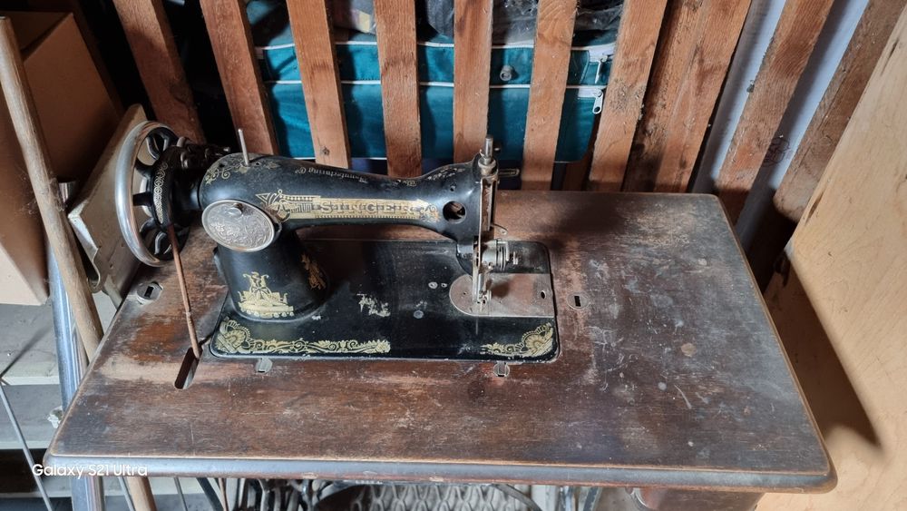 Mașina de cusut antica Singer(are peste 100 de ani)