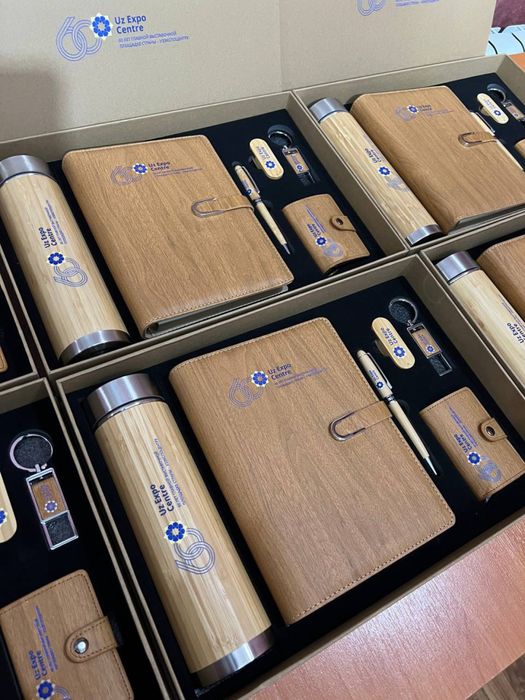 Премиум набор подарок блокнот (блокнот, флешка, ручка, карзолдер)