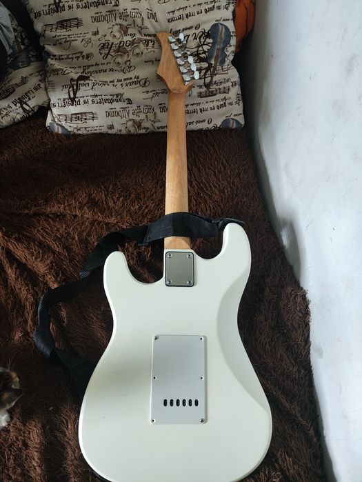 Электрогитара хорошая