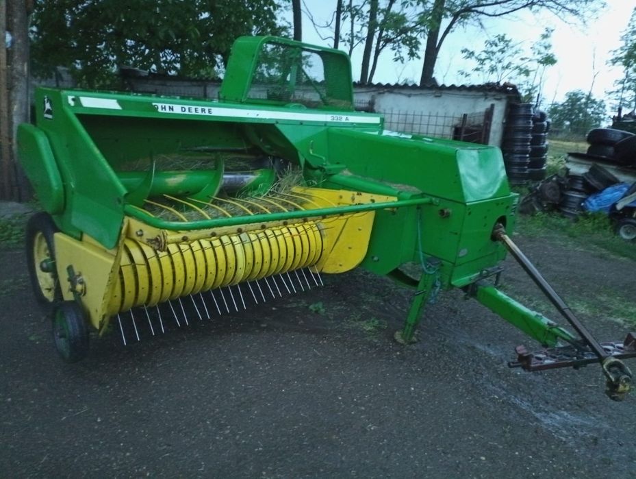 Vând presă John Deere 332A
