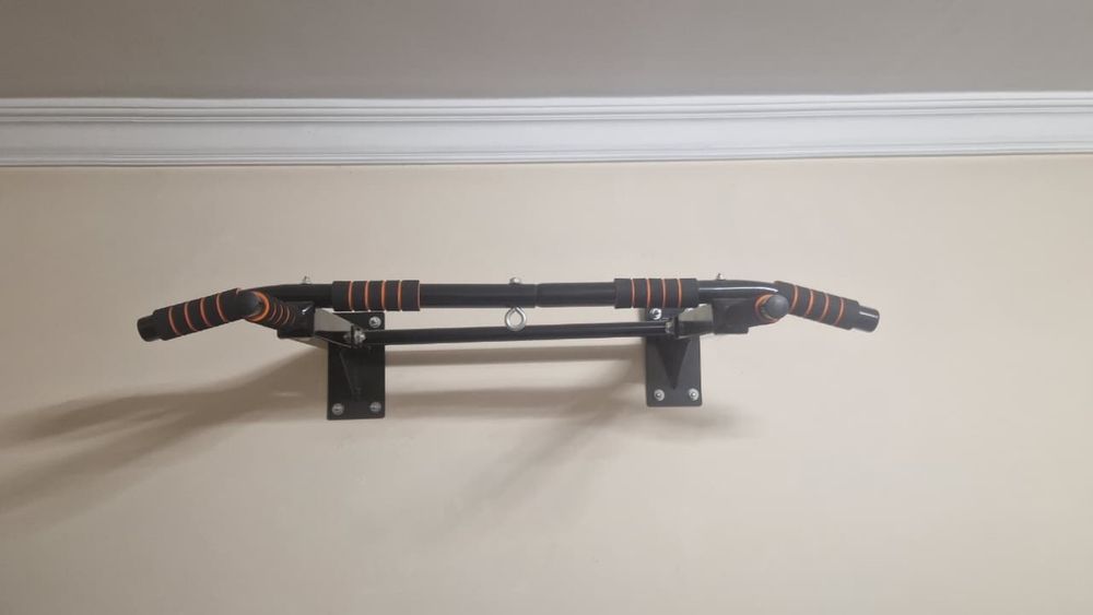 Турник настенный