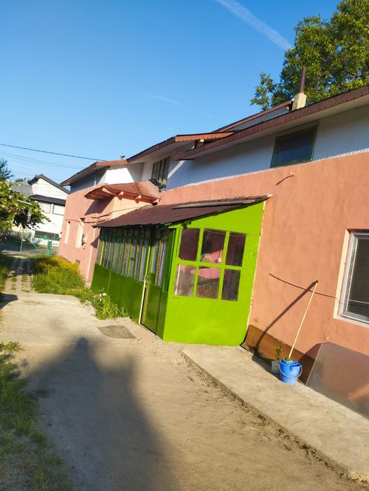 Vând casa teren 1500 mp