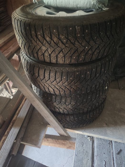 Продам зимний комплект Рено дастер