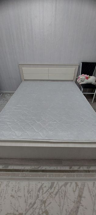 Продам спальный гарнитур