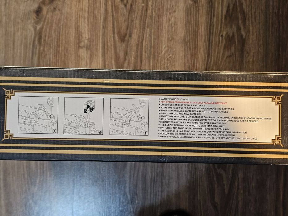 Игрушка поезд на батарейках