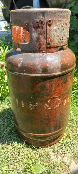 Газовый баллон с газом.