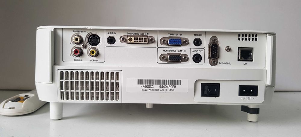 NEC NP 600 S videoproiector filme acasa