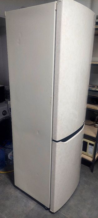 Продаётся Холодильник LG.