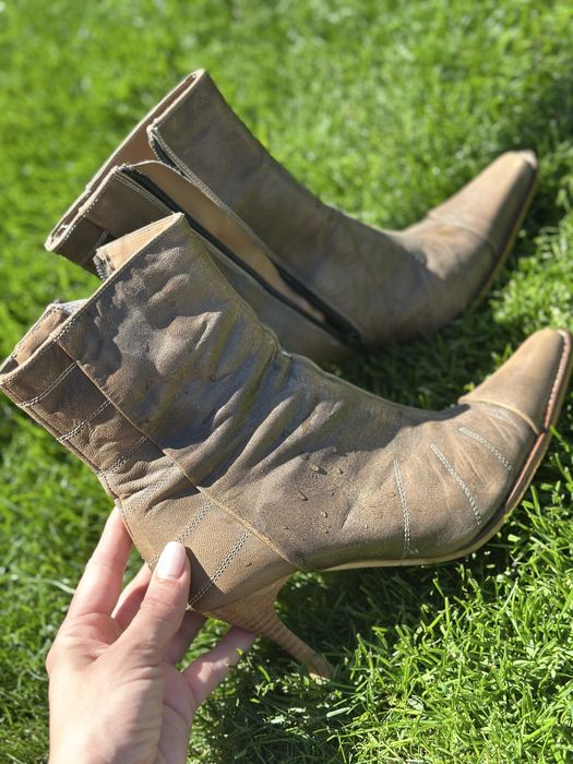 Дамски кожени бони от естествена кожа