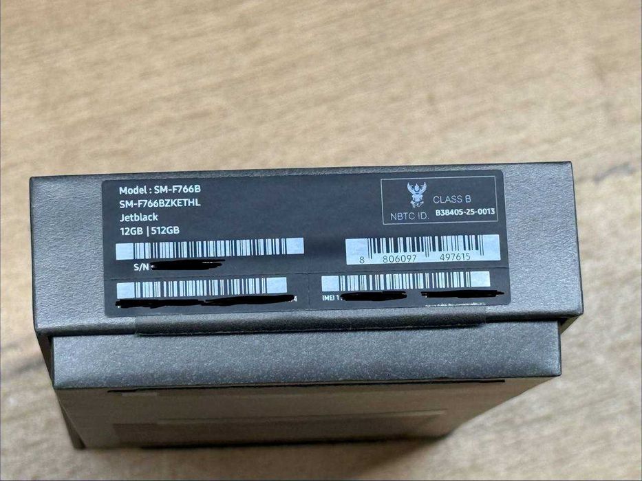 Samsung Galaxy Z Flip 7, как новый, чёрный цвет, память 512 GB.