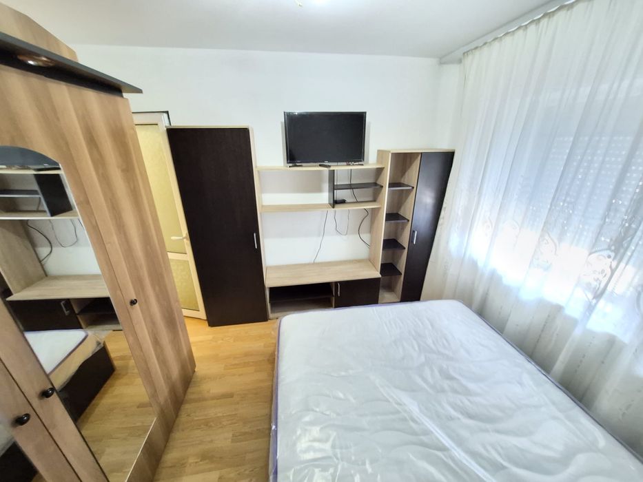 Închiriez 3 camere micro 16