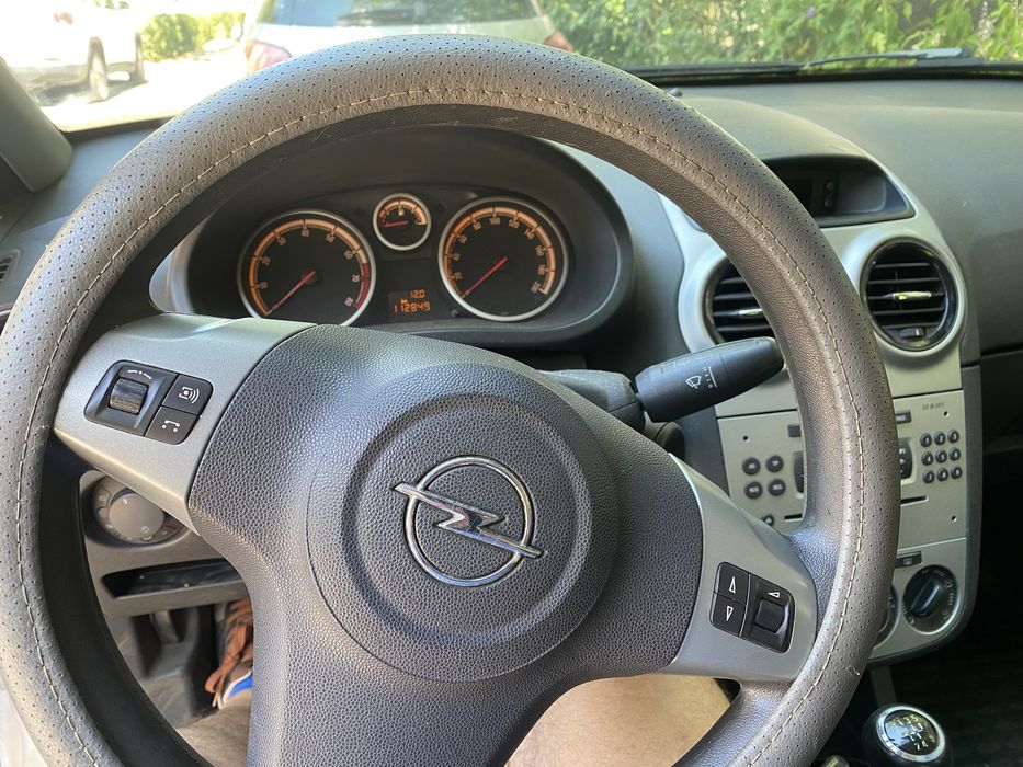 Opel Corsa D 1,2 benzina  2009