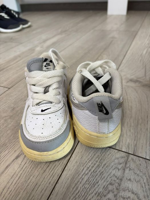 Adidași unisex mărimea 26