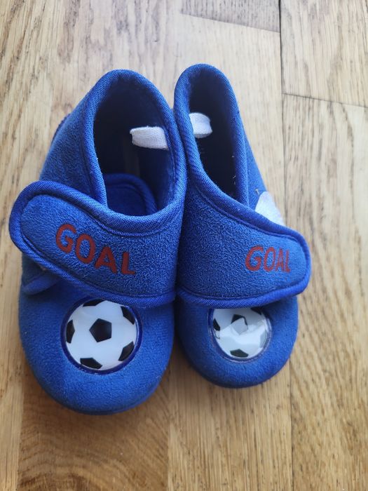 Кецове и пантофи размер 21 и 22