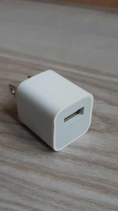 Vând adaptor/încărcător 5W USB OEM (original) Apple