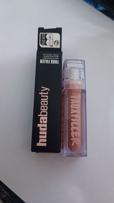 Блеск для Губ Huda Beauty