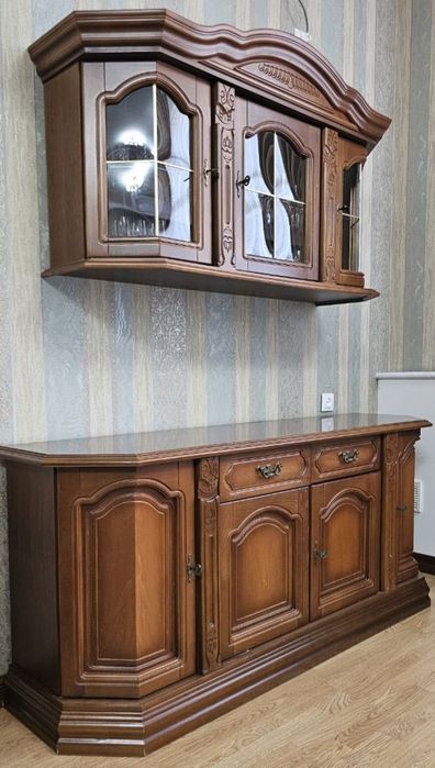 Гостинная мебель, четыре предмета. Комплект можно разделить