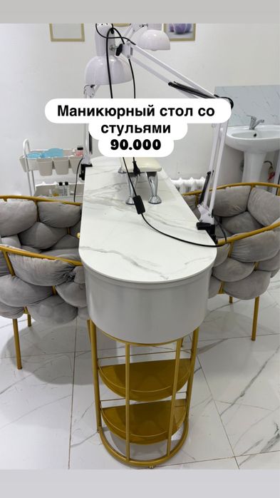 Телевизор, шкаф, журнальный стол