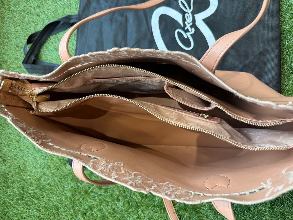 Кожена Дамска Чанта “Axel Accessories”