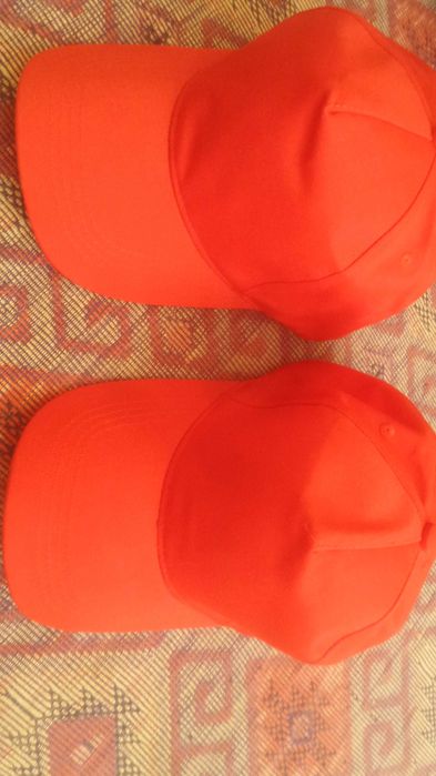 Новая красная кепка.