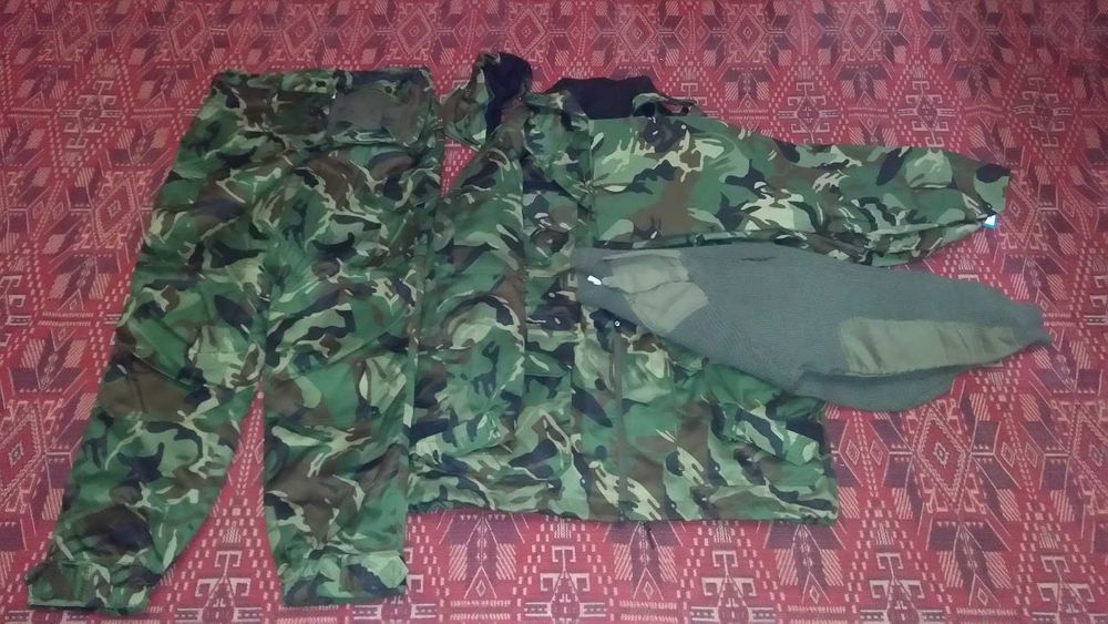 Камуфлажни дрехи комплект