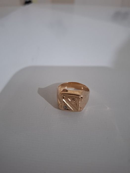 Продам кольцо золотое