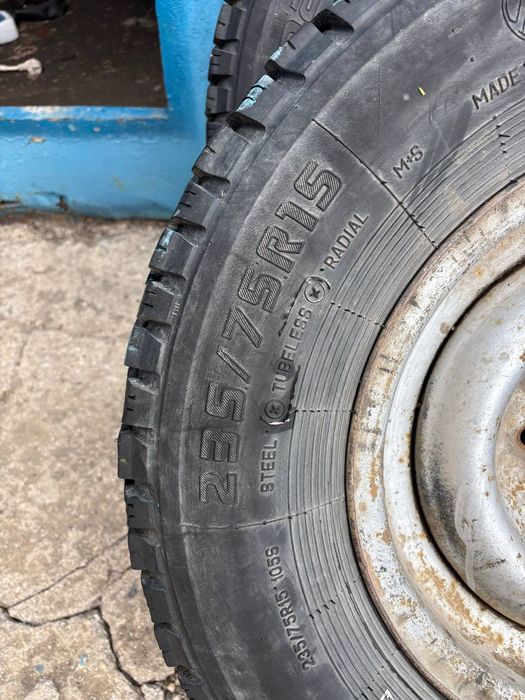 Продам шины на уаз