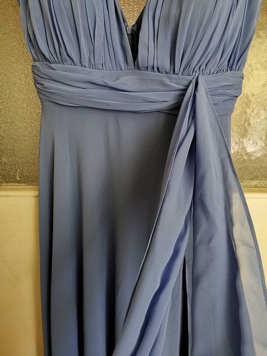 Дълга синя рокля